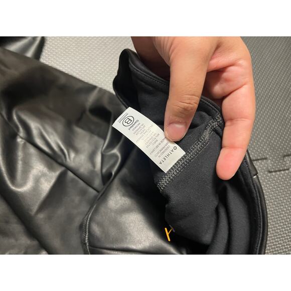 New Athleta All Over Glean Tight Black Leggings #356179 Size XS - Picture 5 of 7